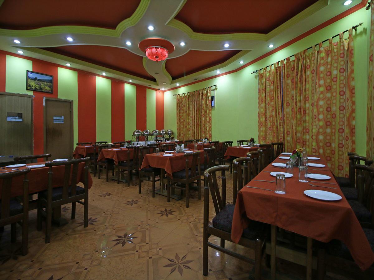 Hotel Oyo 5667 Katra Continental Exterior foto