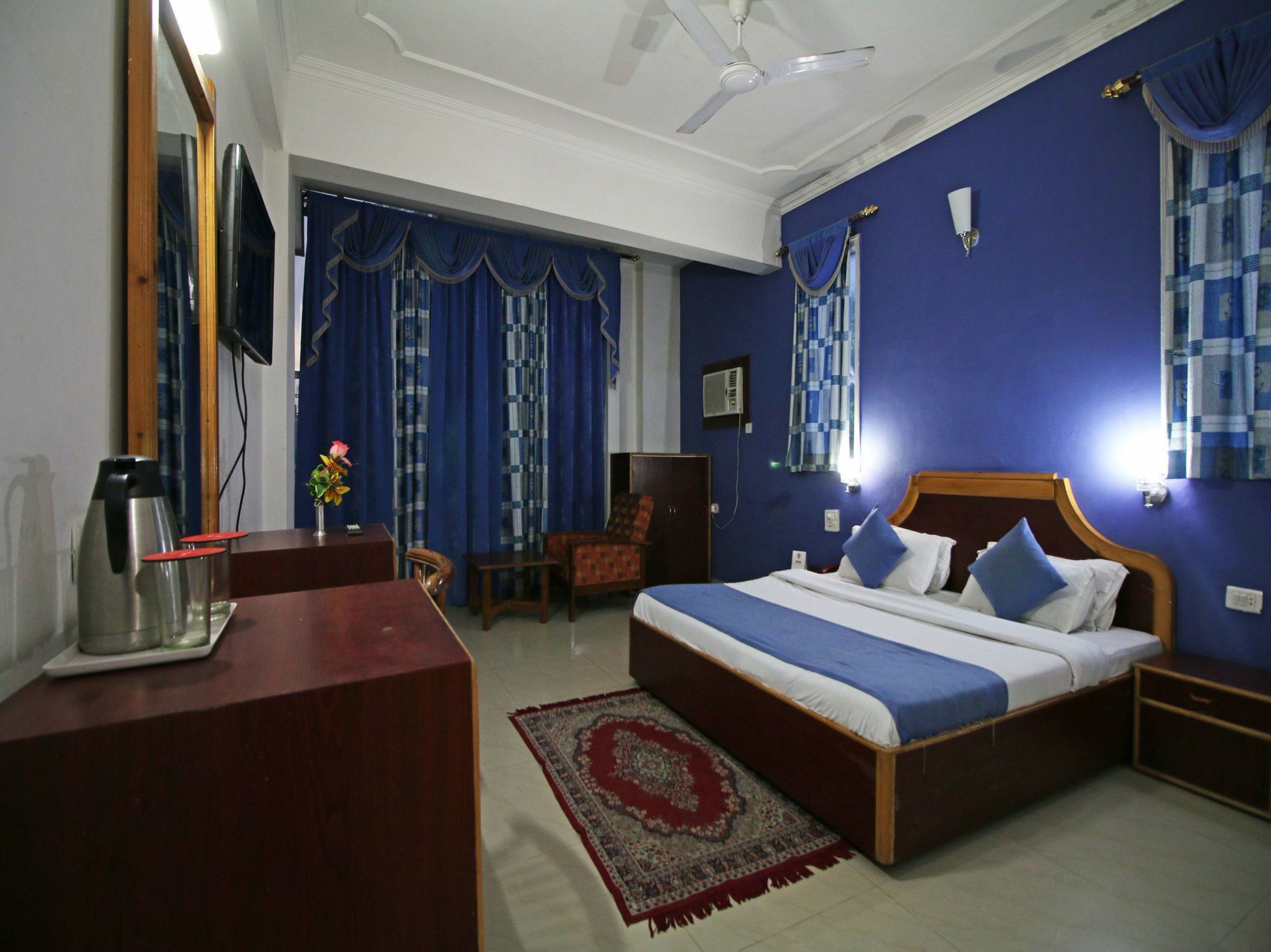 Hotel Oyo 5667 Katra Continental Exterior foto